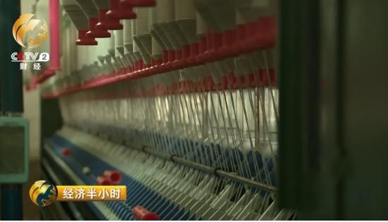 瑞生棉业有限公司经理李兆新告诉记者，他们企业刚刚新上了紧密纺和竹节纱两套先进的设备。